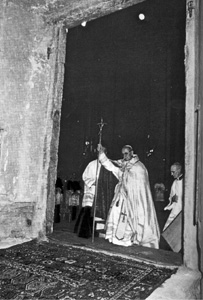 Az 1975. vi Szentv- s Szentkapu-nyits pillanata