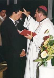 P�pai Lajos p�sp�k b�rm�l a Szent L�szl�-koll�giumban